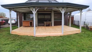 Avenir en Bois: extension ossature bois, charpente, terrasse bois. à Haisnes
