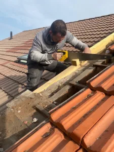 Entreprise Falck – Nettoyage de toiture – nettoyage gouttière – réparation de toiture – démoussage à Chelles