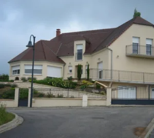 Augusto Batiment à Amigny-Rouy