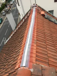 Couvreur 77 Bernard – Dépannage toiture – Devis couvreur – Réparation fuite toiture 77 à Chelles