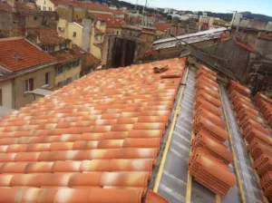 BN RENOVATION COUVREUR CHARPENTIER POSE VELUX RAVALEMENT ETENCHEITÉ ANTIBES à Antibes