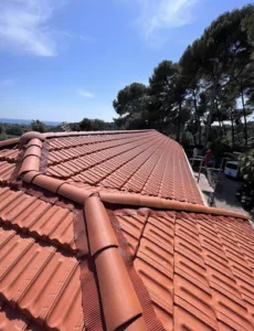 ARTISAN LOUBET Alpes-Maritimes: couvreur Antibes réparation entretien toiture Isolation Rénovation Démoussage Couverture 06 à Antibes