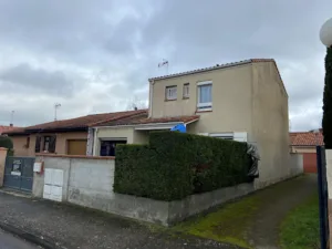 Top Façade à Villeneuve-Tolosane