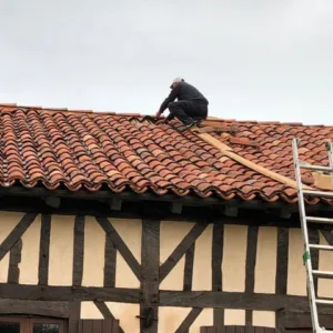 Artisan couvreur zingueur entretien renovation toiture. Charpente. à Saint-Vincent-de-Tyrosse