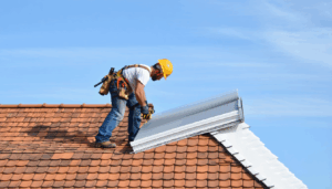 La toiture est l’élément vulnerable par excellence lorsque le vent s’engouffre avec force, et les tuiles envolées sont alors le premier signe d’une couverture défaillante. Pour y remédier efficacement, l’installation d’un closoir ventilé s’impose. Tout en assurant une ventilation optimale […]