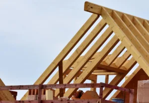 Vous souhaitez construire une maison de manière économique et rapide ? Nous avons le secret bien gardé qui vous permettra d'atteindre cet objectif : les charpentes à fermette. Ces structures, De même en plus utilisées dans le domaine de la […]